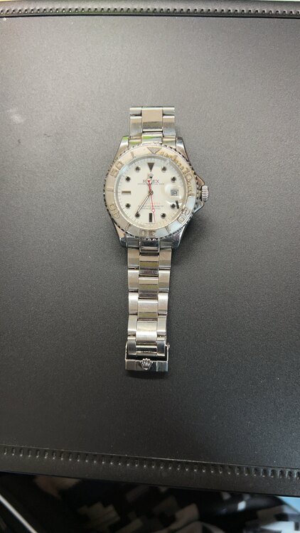 ロレックス ヨットマスター （高級時計）の商品画像 - 査定依頼日：2025年1月6日 - 最高査定価格：700,000円