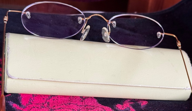 フレームなしメガネ（金・貴金属）の商品画像 - 査定依頼日：2026年2月23日 - 最高査定価格：300,000円