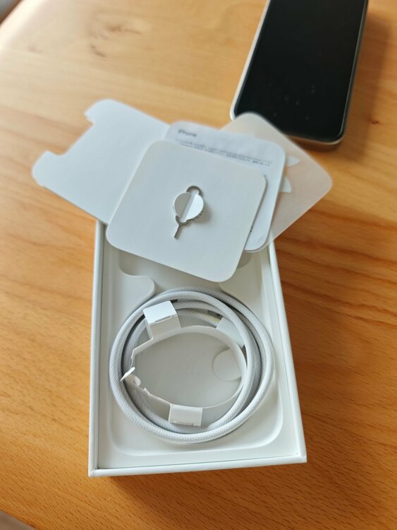 iPhone iPhone 15 Pro 256GB SIMフリー（スマホ）の商品画像 - 査定依頼日：2026年9月27日 - 最高査定価格：92,000円