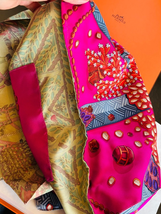 エルメス、マキシ・ツイリー・カット（ブランドバッグ）の商品画像 - 査定依頼日：2025年8月3日 - 最高査定価格：63,000円