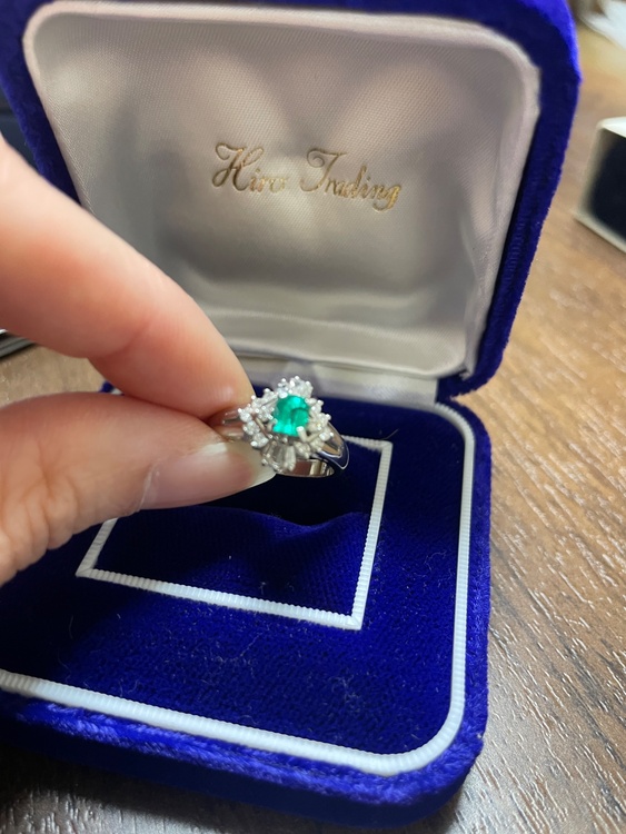 エメラルドダイアリング（宝石）の商品画像 - 査定依頼日：2026年3月25日 - 最高査定価格：200,000円