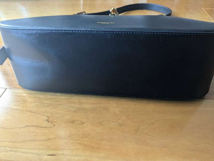 Demellier The Large Tokyo（ブランドバッグ）の商品画像 - 査定依頼日：2024年12月22日 - 最高査定価格：10,000円