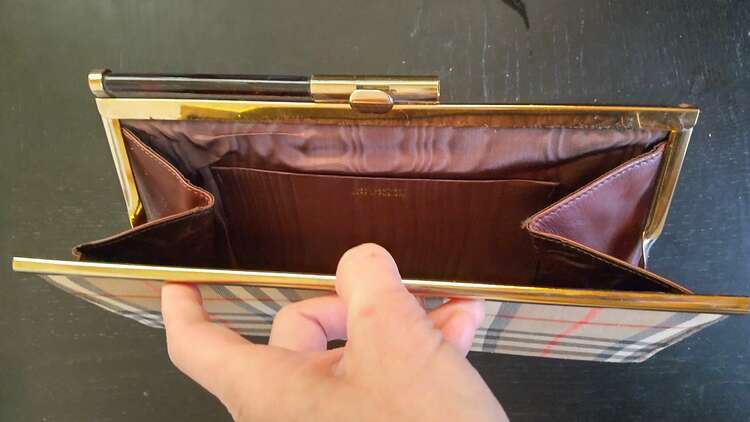 ポーチ（ブランドバッグ）の商品画像 - 査定依頼日：2025年1月29日 - 最高査定価格：1,000円