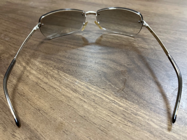 サングラス（ブランド財布・小物）の商品画像 - 査定依頼日：2025年8月7日 - 最高査定価格：4,000円