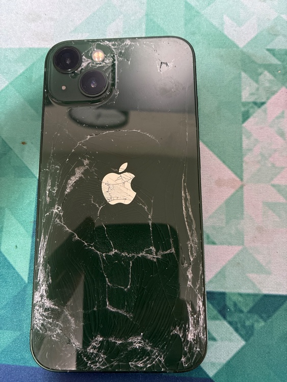 iPhone iPhone 13 256GB SIMフリー（スマホ）の商品画像 - 査定依頼日：2026年6月28日 - 最高査定価格：18,000円