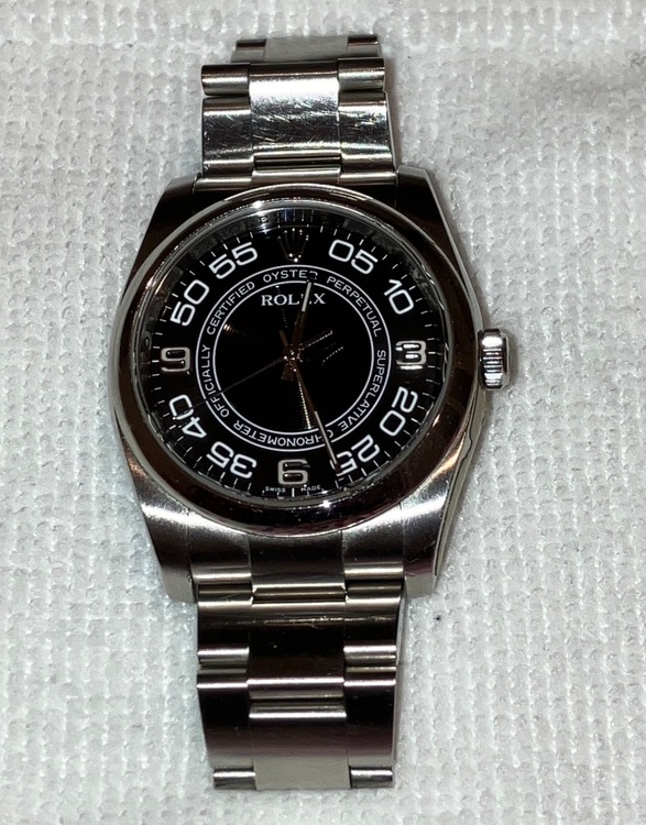 ロレックス パーペチュアル オイスター パーペチュアル クロノメーター ref116000 ブラック/アラビア文字盤（高級時計）の商品画像 - 査定依頼日：2025年9月10日 - 最高査定価格：900,000円