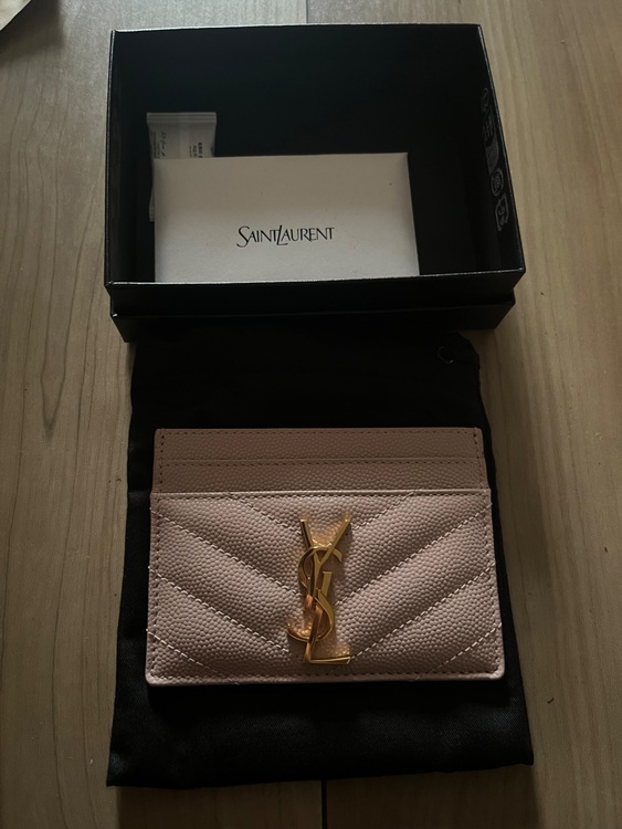 イブサンローラン  （ブランドバッグ）の商品画像 - 査定依頼日：2025年7月13日 - 最高査定価格：28,000円