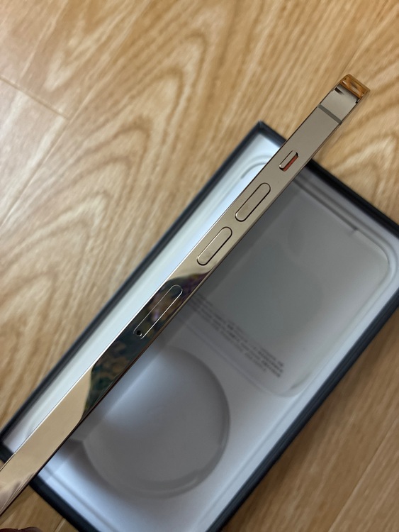 MLJ63J/A（スマホ）の商品画像 - 査定依頼日：2025年10月9日 - 最高査定価格：71,000円