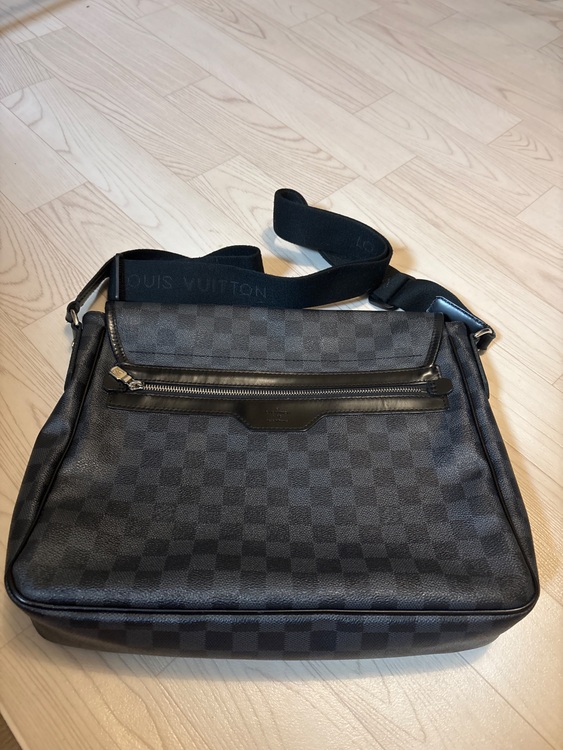 LOUIS VUITTON ルイ・ヴィトン ダミエ・グラフィット ショルダーバッ（ブランドバッグ）の商品画像 - 査定依頼日：2025年8月20日 - 最高査定価格：80,000円