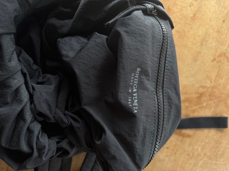 Bottega Veneta ブラック リュック（ブランドバッグ）の商品画像 - 査定依頼日：2026年1月10日 - 最高査定価格：70,000円