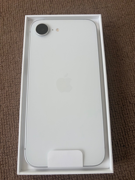 iPhone 16e 128GB SIMフリー（スマホ）の商品画像 - 査定依頼日：2026年3月11日 - 最高査定価格：130,000円