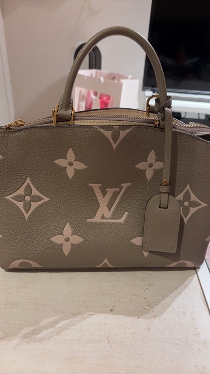 プティパレPM（ブランドバッグ）の商品画像 - 査定依頼日：2025年7月1日 - 最高査定価格：280,000円