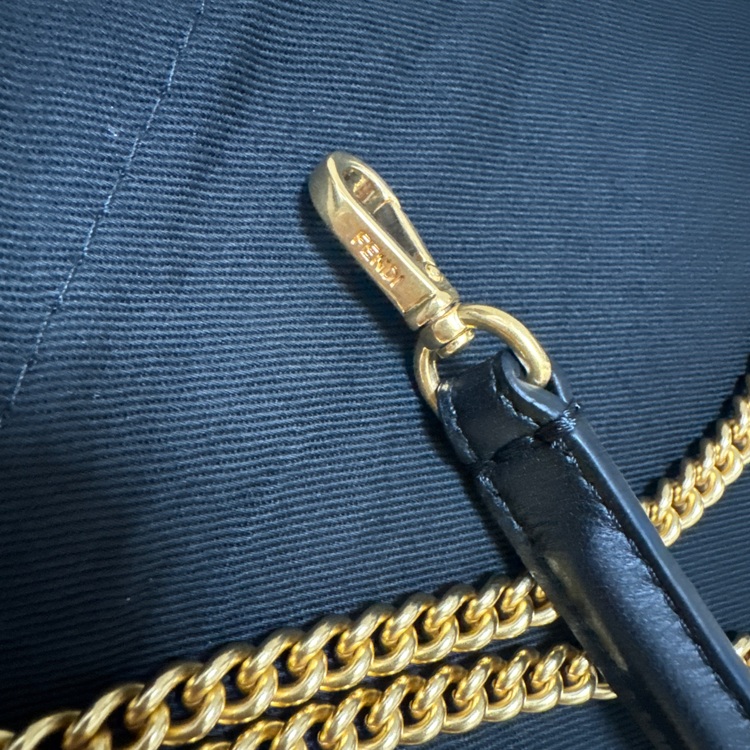 FENDIブラック ナッパレザー バッグ FFモチーフ（ブランドバッグ）の商品画像 - 査定依頼日：2025年6月4日 - 最高査定価格：110,000円