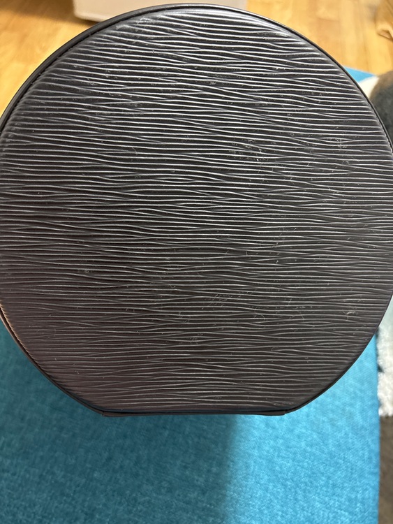 ルイヴィトン エピ （ブランドバッグ）の商品画像 - 査定依頼日：2025年6月29日 - 最高査定価格：25,000円