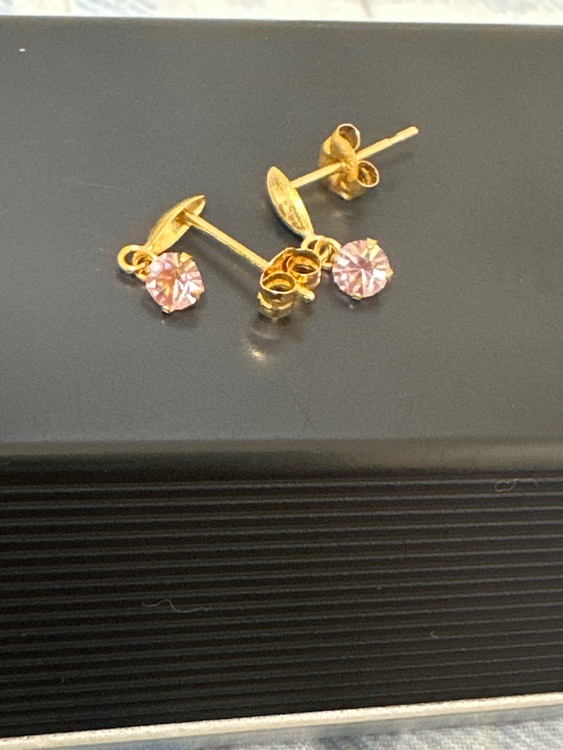 ピンクサファイアのピアス（宝石）の商品画像 - 査定依頼日：2025年10月6日 - 最高査定価格：15,000円