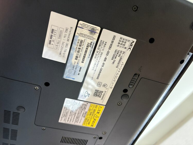 ノートパソコン NEC LaVie S PC-LS550ES1YB（PC・タブレット）の商品画像 - 査定依頼日：2024年12月8日 - 最高査定価格：3,000円