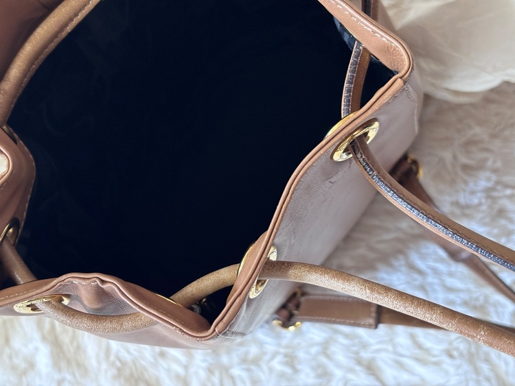 ヴァラリボン巾着（ブランドバッグ）の商品画像 - 査定依頼日：2026年3月18日 - 最高査定価格：20,000円