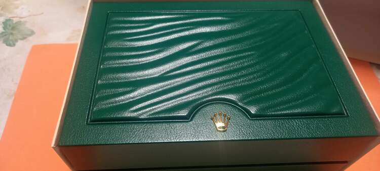 ロレックス デイトナ 116500LNほわい（高級時計）の商品画像 - 査定依頼日：2025年1月10日 - 最高査定価格：4,350,000円