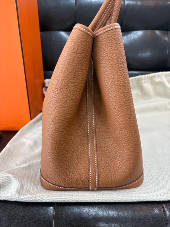 新品エルメスガーデンパーティー30K刻印ゴールド6/23購入品レザー（ブランドバッグ）の商品画像 - 査定依頼日：2025年6月24日 - 最高査定価格：650,000円