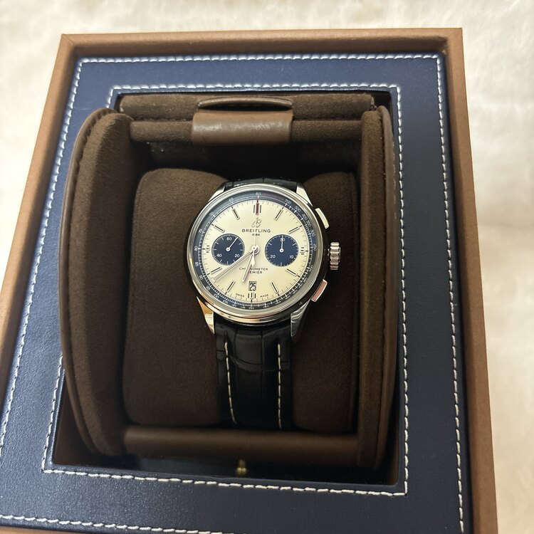 ブライトリング その他 AB011（高級時計）の商品画像 - 査定依頼日：2025年4月9日 - 最高査定価格：450,000円