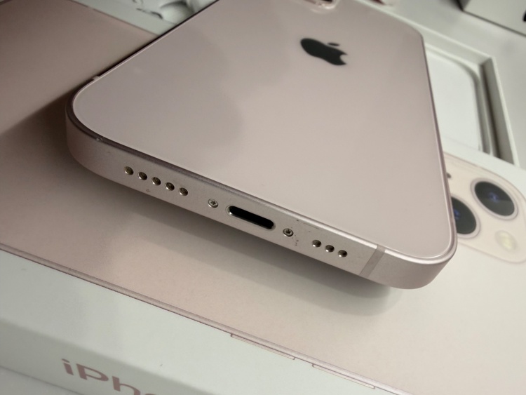 iPhone13ピンク256GB（スマホ）の商品画像 - 査定依頼日：2026年8月29日 - 最高査定価格：45,000円
