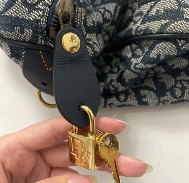 ディオールボストンバッグトロッター（ブランドバッグ）の商品画像 - 査定依頼日：2024年1月16日 - 最高査定価格：52,000円