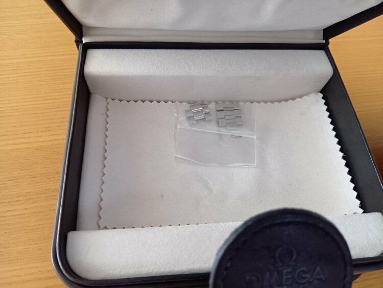 スピードマスターデイト40周年記念（高級時計）の商品画像 - 査定依頼日：2026年1月14日 - 最高査定価格：420,000円