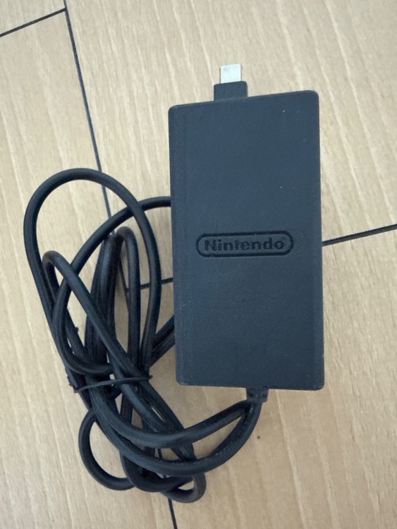 Switch right ブルー（ゲーム機本体・ゲームソフト）の商品画像 - 査定依頼日：2025年11月21日 - 最高査定価格：9,500円