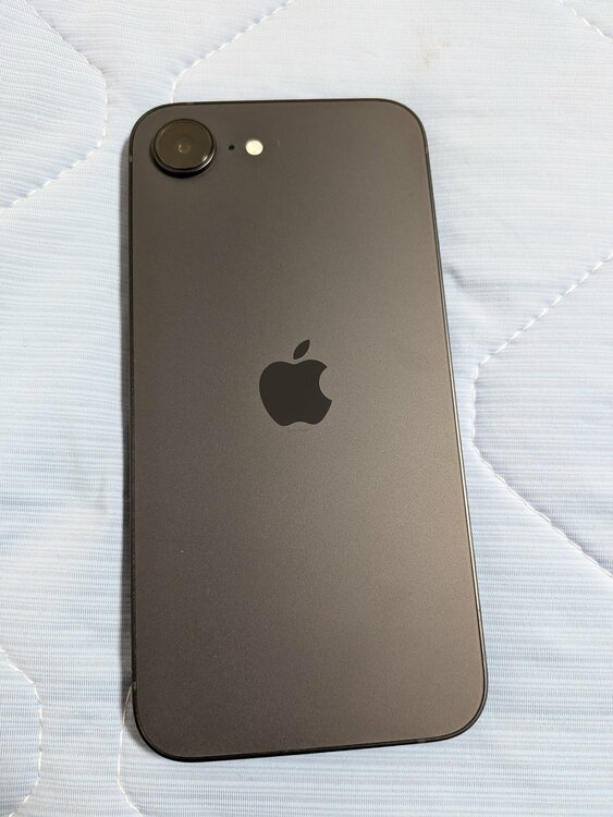 iPhone 16e 128GB au（スマホ）の商品画像 - 査定依頼日：2026年3月24日 - 最高査定価格：65,000円