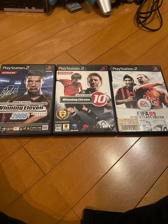 プレステ2本体とコントローラーとソフト（ゲーム機本体・ゲームソフト）の商品画像 - 査定依頼日：2025年4月25日 - 最高査定価格：1,300円