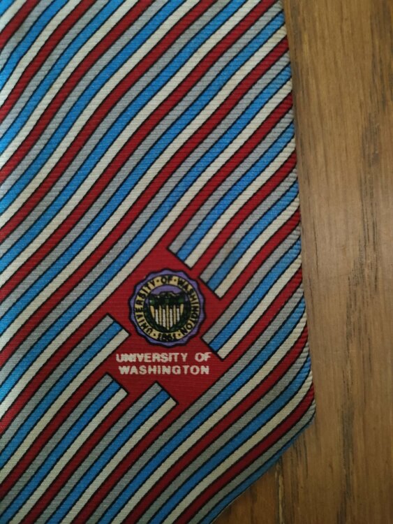UNIVERSITY OF WASHINGTON（古着・ファッション）の商品画像 - 査定依頼日：2026年4月30日