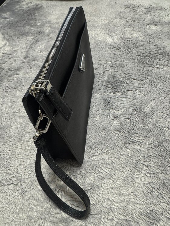 プラダ  （ブランドバッグ）の商品画像 - 査定依頼日：2025年1月24日 - 最高査定価格：70,000円