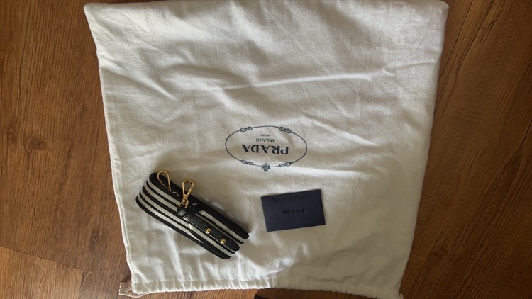 プラダ  （ブランドバッグ）の商品画像 - 査定依頼日：2025年6月28日 - 最高査定価格：80,000円