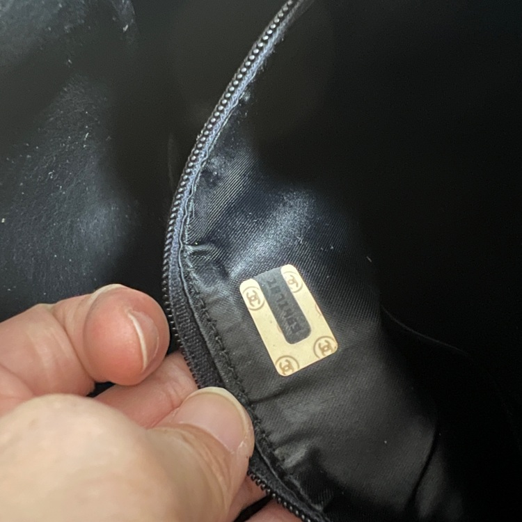 フリンジショルダーバッグ（ブランドバッグ）の商品画像 - 査定依頼日：2025年9月29日 - 最高査定価格：170,000円