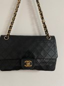 ショルダーバッグ A01112 ダブルフラップマトラッセ（ブランドバッグ）の商品画像 - 査定依頼日：2022年9月17日 - 最高査定価格：250,000円