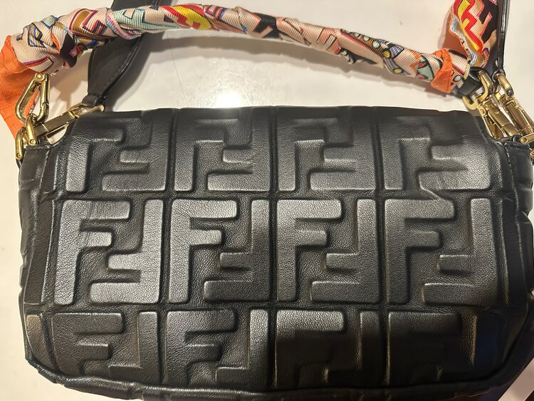 バゲッドミディアム（ブランドバッグ）の商品画像 - 査定依頼日：2025年4月15日 - 最高査定価格：130,000円