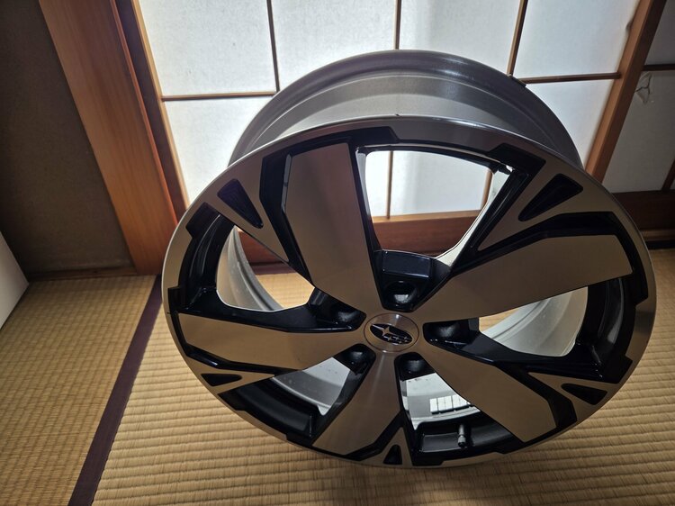 スバルフォレスター　形式5AA-SKE　純正ホイール4本セット（カー用品）の商品画像 - 査定依頼日：2026年3月4日 - 最高査定価格：15,000円