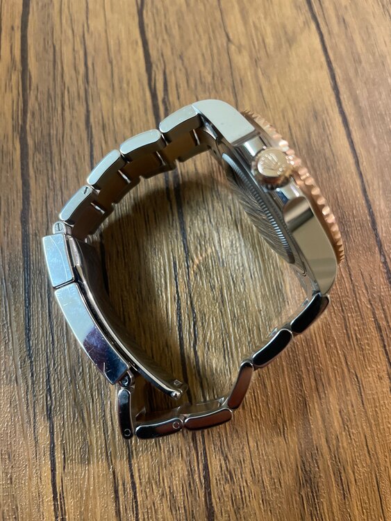 GMTマスター2 コンビ エバーローズゴールド（高級時計）の商品画像 - 査定依頼日：2025年5月23日 - 最高査定価格：2,450,000円