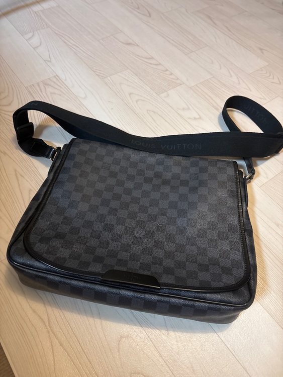 LOUIS VUITTON ルイ・ヴィトン ダミエ・グラフィット ショルダーバッ（ブランドバッグ）の商品画像 - 査定依頼日：2025年8月20日 - 最高査定価格：80,000円