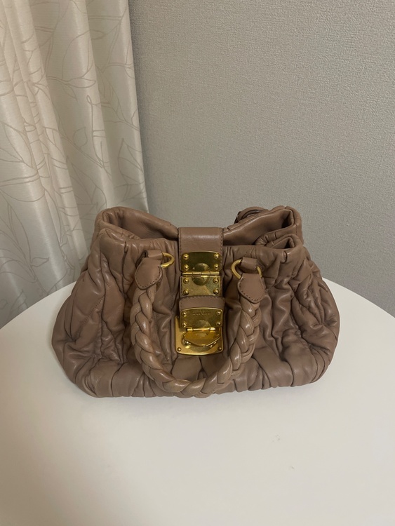 ミュウミュウ  （ブランドバッグ）の商品画像 - 査定依頼日：2025年12月26日 - 最高査定価格：60,000円