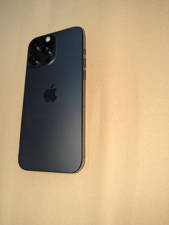 iPhone 16 Pro Max 256GB SIMフリー（スマホ）の商品画像 - 査定依頼日：2025年11月19日 - 最高査定価格：136,000円