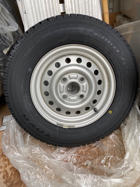 Benz W205 C200 & COMSのホイールとスタッドレスタイヤ（未使用（カー用品）の商品画像 - 査定依頼日：2026年2月11日 - 最高査定価格：10,000円