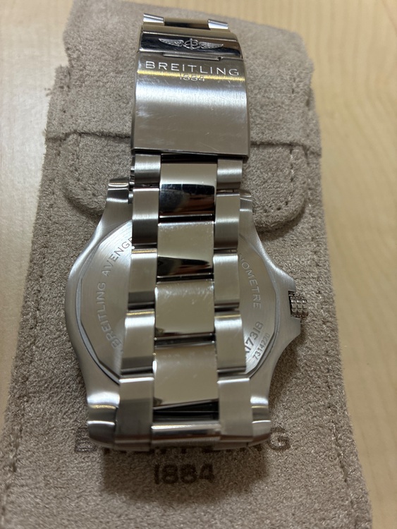 ブライトリング その他 A1731（高級時計）の商品画像 - 査定依頼日：2025年10月8日 - 最高査定価格：300,000円