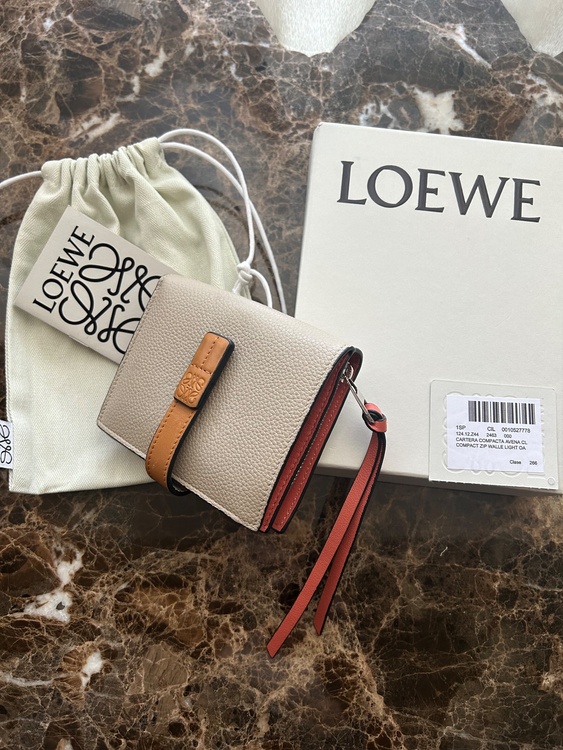 トライフォールドウォレット　グレー／ピンク（ブランド財布・小物）の商品画像 - 査定依頼日：2025年12月17日 - 最高査定価格：12,000円