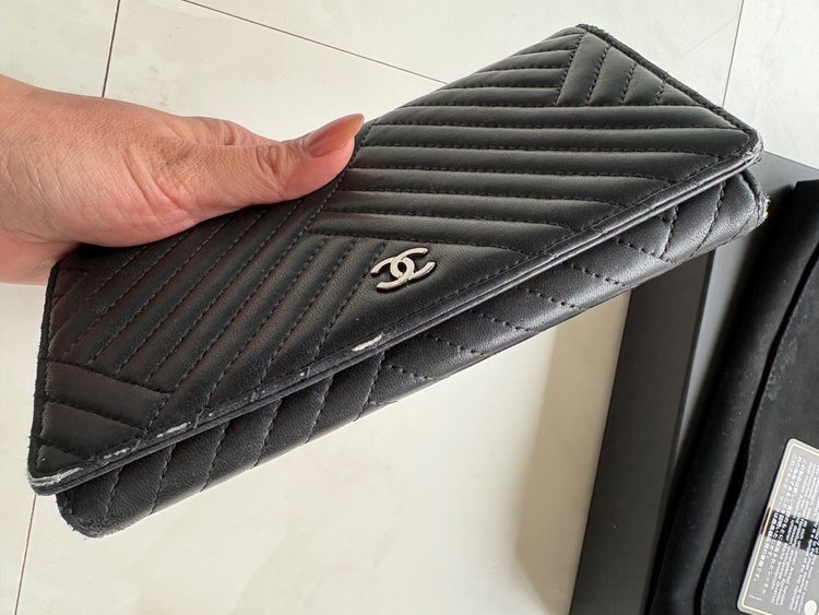 L GUSSET  FLAP WALLET（ブランド財布・小物）の商品画像 - 査定依頼日：2026年3月26日 - 最高査定価格：15,000円