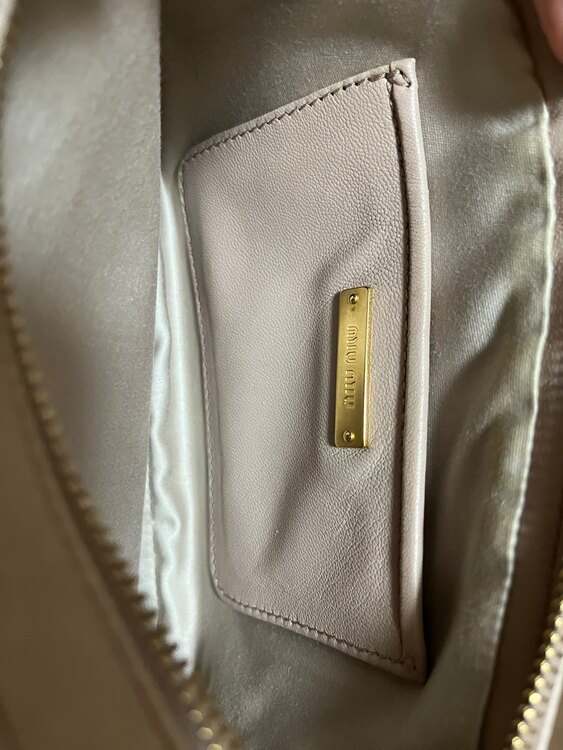 ショルダーバッグ（ブランドバッグ）の商品画像 - 査定依頼日：2025年2月12日 - 最高査定価格：45,000円