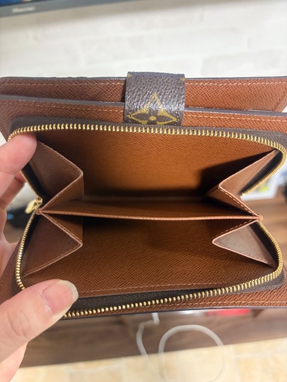 お財布（ブランド財布・小物）の商品画像 - 査定依頼日：2026年8月18日 - 最高査定価格：20,000円