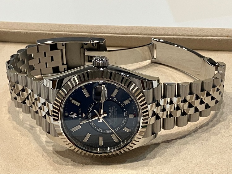 スカイドゥエラー ブライトブルー ジュビリーブレス（高級時計）の商品画像 - 査定依頼日：2025年6月14日 - 最高査定価格：3,650,000円