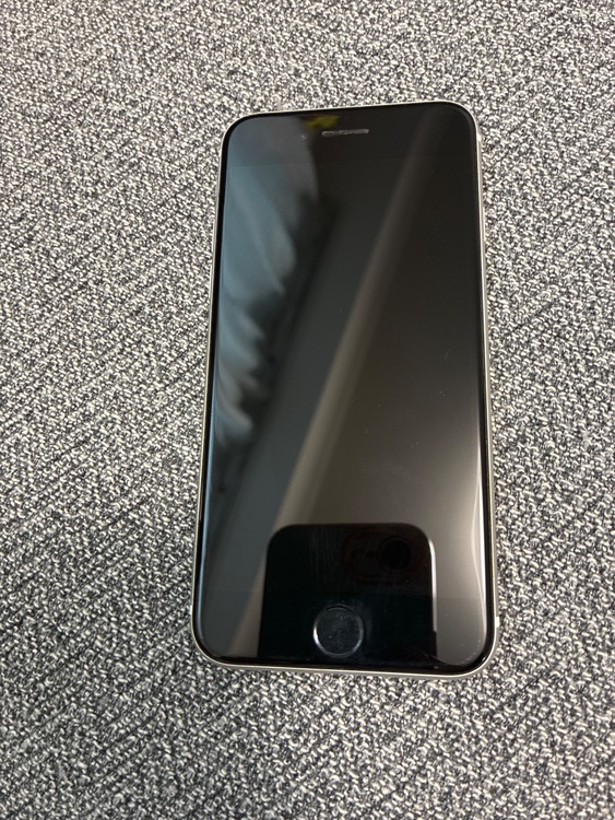 iPhone SE (第 2 世代) 64GB SIMフリー（スマホ）の商品画像 - 査定依頼日：2025年10月4日 - 最高査定価格：10,000円