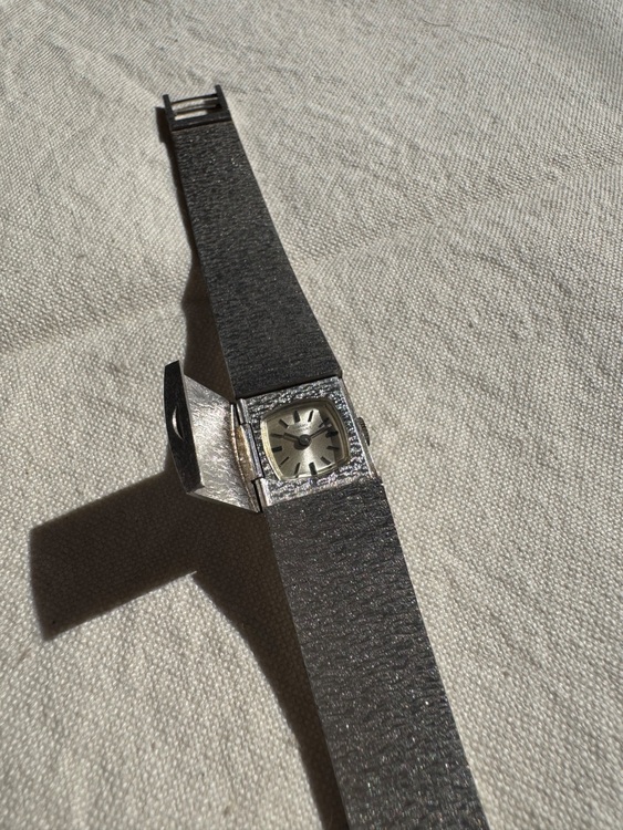 ジラールペルゴ　925 シルバー（高級時計）の商品画像 - 査定依頼日：2025年10月27日 - 最高査定価格：200,000円